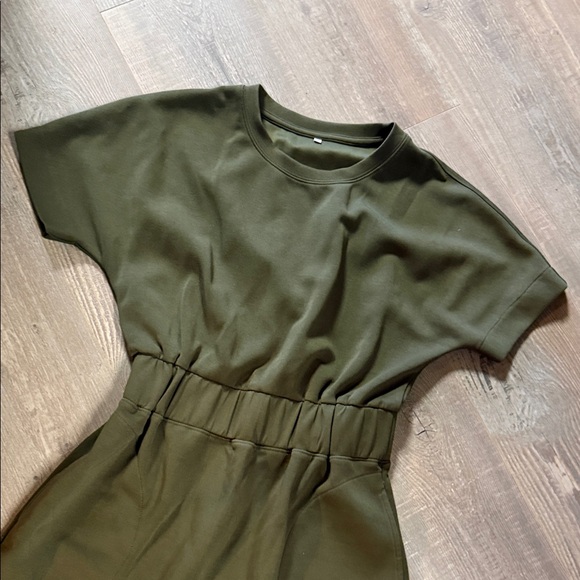 Chic Olive Green Dress with Elastic Waist and Pockets - Picture 2 of 10